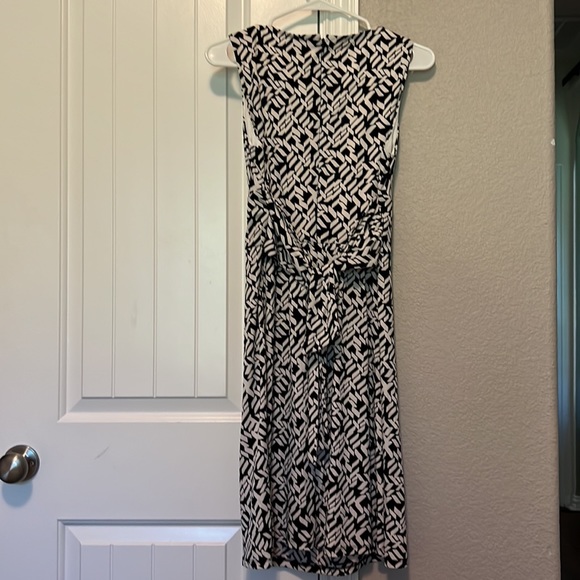 Woman’s Dress - Picture 2 of 3